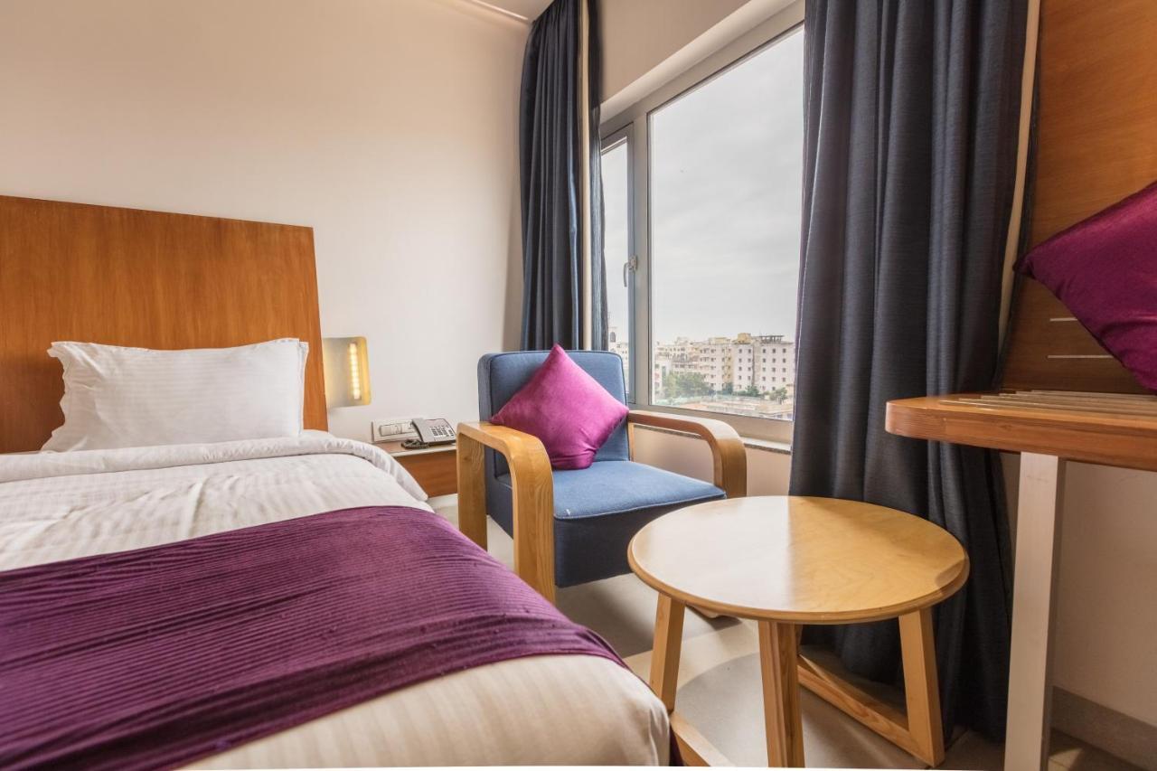 Hotel Aira Віджаявада Екстер'єр фото